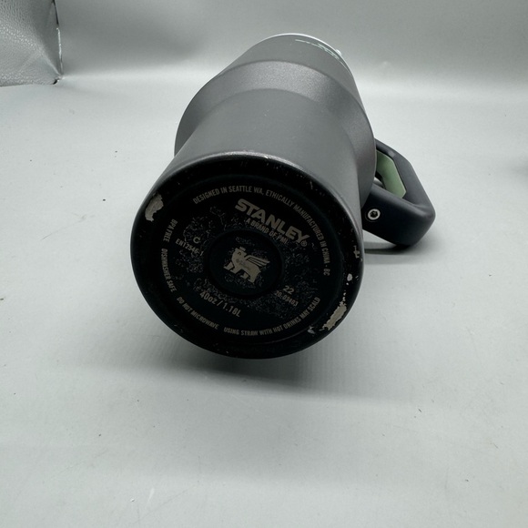 Stanley Quencher H2.0 FlowState 30 oz Tumbler - Charcoal - Picture 4 of 5